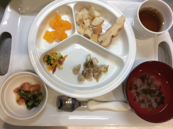 のり塩チキン畑で採れたきゅうりとトマトのサラダを追加しています🍅 完了期