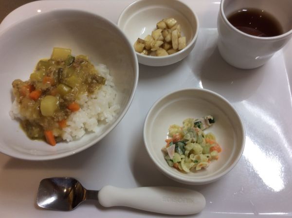 夏野菜カレー  離乳食完了期畑のなすときゅうりを使っています