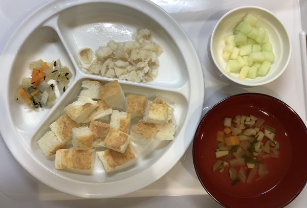 かれいのおろし煮離乳食後期スープに畑のピーマンが入っています。