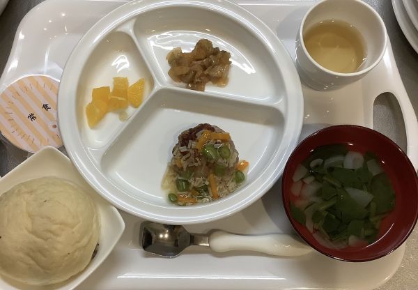 和風ハンバーグ、ナスのケチャップ炒め常食畑のなすが入っています。