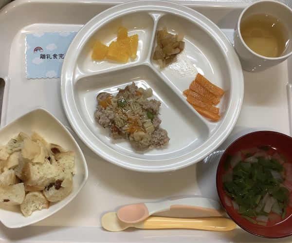 和風ハンバーグ、なすのケチャップ炒め離乳食完了期畑のなすが入っています。