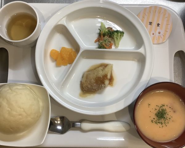 かれいの玉ねぎソテーにんじんとじゃがいものポタージュ常食