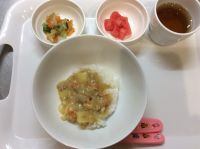 カレーライス、彩りナムル 離乳食完了期畑のじゃがいも、きゅうりを使っています。