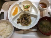 なすと鶏モモ肉の煮物 常食畑で収穫したなすを使っています。