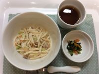 焼きうどん、小松菜のり和え常食