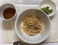 ツナトマトスパゲッティ、小松菜とキャベツのごまドレ常食