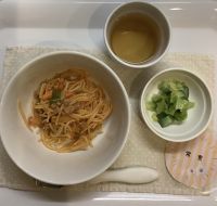 ミートスパゲッティ、グリーンサラダ常食