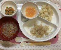 かれいの和風ソテー離乳食後期スープに畑のきゃべつが入っています。