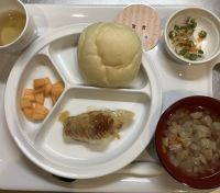 かれいの和風ソテー常食スープに畑のきゃべつが入っています。