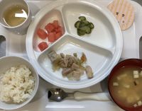 筑前煮常食みそ汁に畑のなすが入っています。