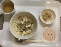 肉うどん、じゃがいものそぼろ煮常食