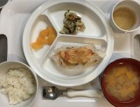 魚の包み焼き千草煮（畑のほうれん草、白菜を使っています）常食