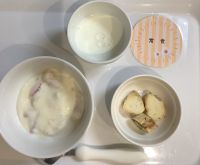 フルーツヨーグルト、麩のラスク常食