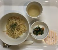 きのことツナのスパゲッティ、小松菜ののり和え常食畑の小松菜を使っています。